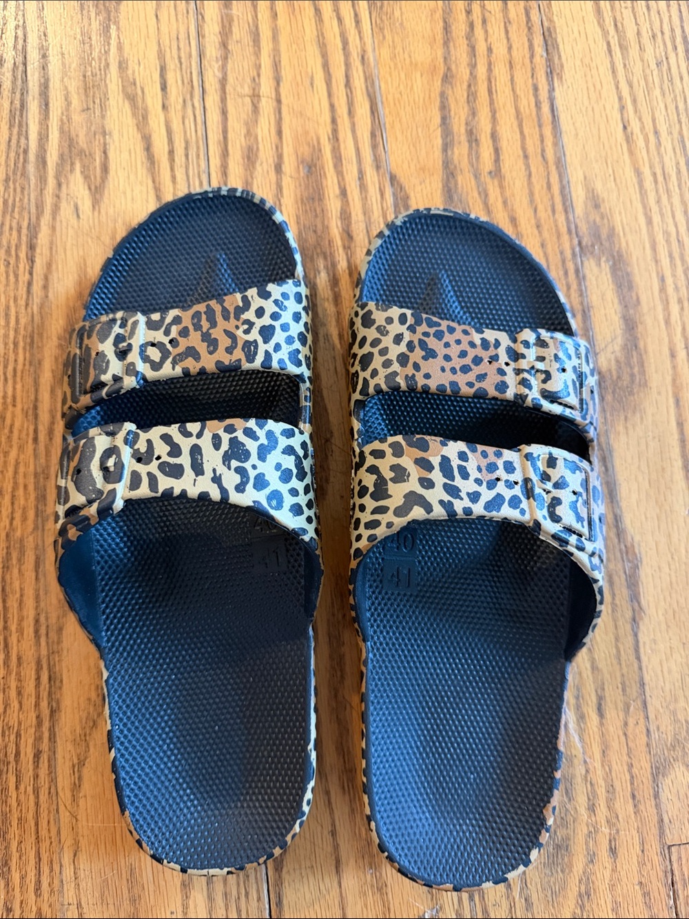Women Freedom Moses LEO CAMEL Two-Band Slides.